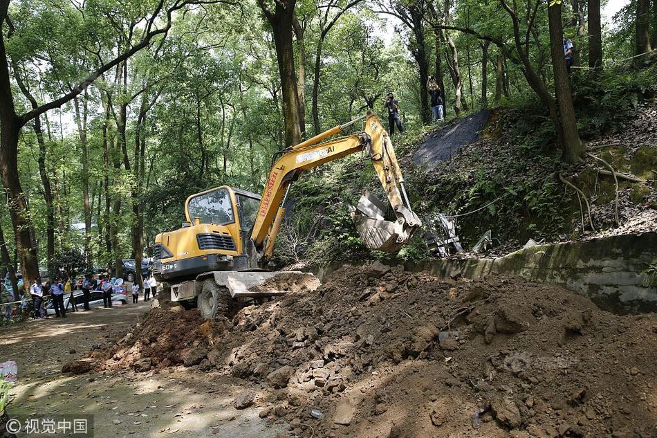 天津市河东区一小区发生爆炸，救援工作正在进行